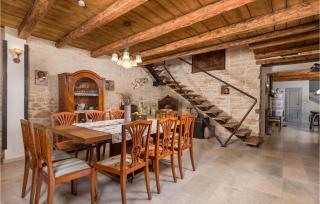 Amazing Home In Foli With Kitchen - Foli - 7