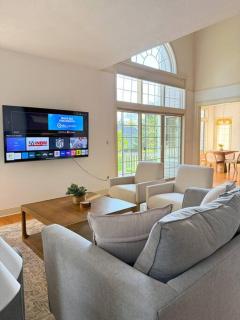 Cozy Ithaca Retreat - Fenced Yard - 7 min to Cornell - 3