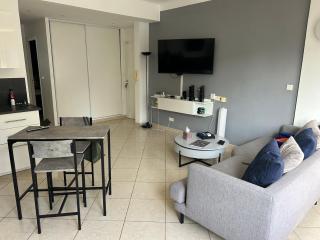 Appartement Standing, Parkings devant le Velodrome - 7