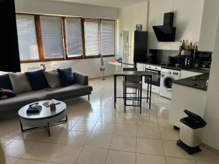 Appartement Standing, Parkings devant le Velodrome - 6