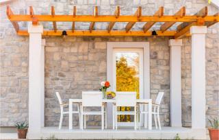Nice Home In Puljane With Wifi - Smoljanovići - 7