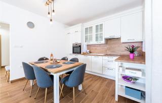 Nice Home In Puljane With Wifi - Smoljanovići - 8