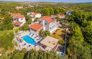 6 Bedroom Gorgeous Home In Milna - Milna - 9