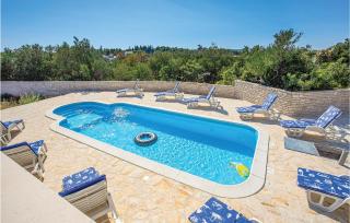 6 Bedroom Gorgeous Home In Milna - Milna - 4