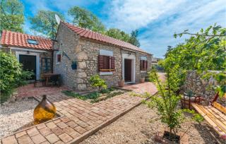 3 Bedroom Cozy Home In Sukosan - Sukošan - 0