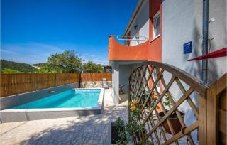 Lovely Home In Krizisce With Jacuzzi - Križišće - 2