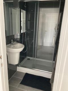 Brand new purpose built 3 bedroom holiday barn - Bonvilston - 2