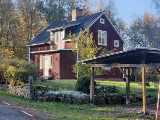 85qm Ferienhaus nah am See und mit vielen Extras, 15km bis Vimmerby - Södra Vi - 0