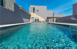 Amazing Home In Zagrad - Nadin - 2
