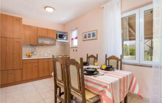 6 Bedroom Beautiful Home In Povljana - 2