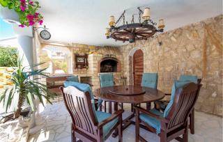 6 Bedroom Beautiful Home In Povljana - Povljana - 7