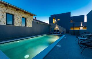 Amazing Home In Zagrad - Nadin - 3
