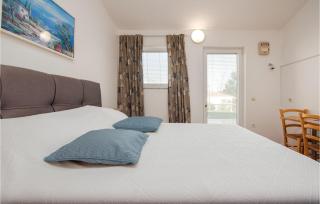 Gorgeous Apartment In Nin With Wifi - 4