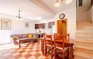 Amazing Home In Kuna With Kitchen - Kuna Pelješka - 7