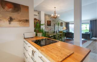 2 Bedroom Cozy Apartment In Porec - 2