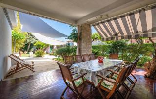 Awesome Home In Krnica - 2