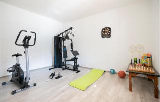 Awesome Home In Runovic With Wifi - 7