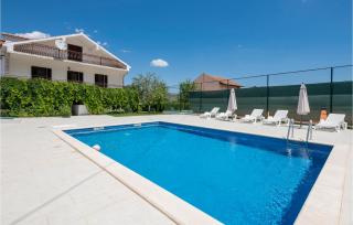 Awesome Home In Runovic With Wifi - 2