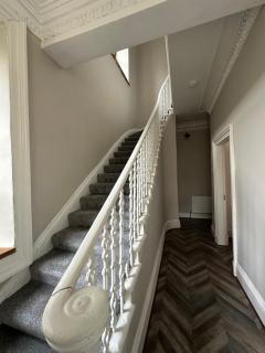 Spacious 5 Bedroom House Close to Central West End - 8