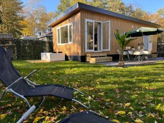 VELUWSHOF HOENDERLOO HOLIDAYS Luxe Holidayhomes with PRIVATE JACUZZI'S - SwimmingPool - Tennis Court - Bowling - Supermarket and Children Entertainment - 2