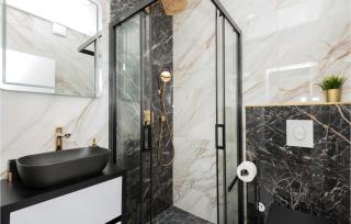 Awesome Apartment In Makarska With Wifi - Makarska - 1