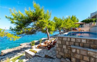 Awesome Home In Prigradica With Jacuzzi - Prigradica - 5
