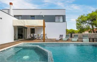 Nice Home In Medulin With Jacuzzi - Medulin - 1