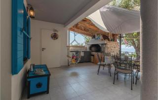 Four-Bedroom Holiday Home In Zdrelac - Ždrelac - 4