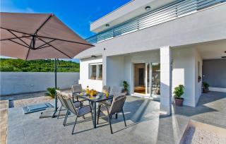 3 Bedroom Stunning Home In Bogomolje - Bogomolje - 2