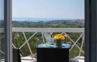 Amazing Home In Zrnovnica With Sauna - Žrnovnica - 5