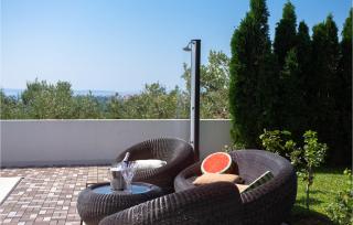 Amazing Home In Zrnovnica With Sauna - Žrnovnica - 1