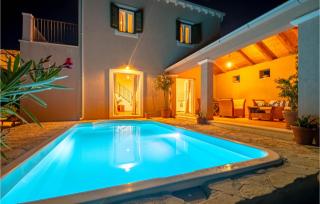 Amazing Home In Zrnovo - 4