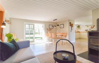 Gorgeous Home In Askø With Kitchen - 5