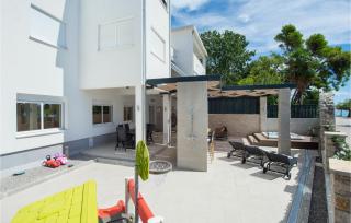 Beautiful Apartment In Kastel Gomilica - 1