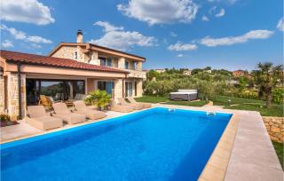 Nice Home In Linardici With Jacuzzi - Linardići - 4