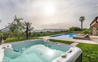 Nice Home In Linardici With Jacuzzi - Linardići - 1