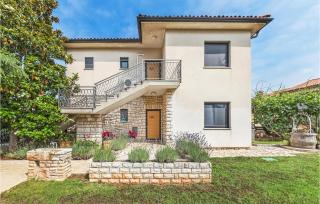 Lovely Apartment In Fazana With Wifi - Fažana - 0