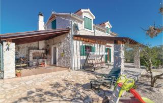 Three-Bedroom Holiday Home In Lozovac - Lozovac - 9