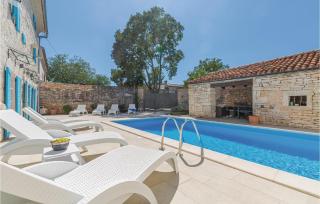 Four-Bedroom Holiday Home In Kringa - 9