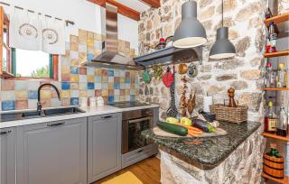 Three-Bedroom Holiday Home In Lozovac - Lozovac - 7