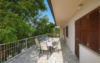 3 Bedroom Beautiful Apartment In Senj - Senj - 9