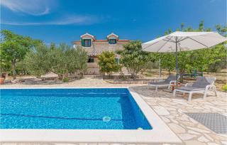 Three-Bedroom Holiday Home In Lozovac - Lozovac - 2