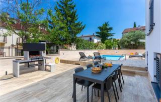 2 Bedroom Lovely Apartment In Malinska - Malinska - 9