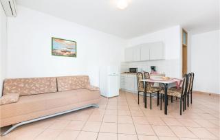 1 Bedroom Amazing Apartment In Vidalici - Kustići - 9