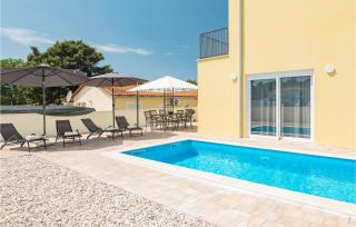 3 Bedroom Lovely Home In Porec - 1