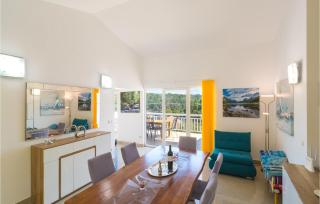 Gorgeous Apartment In Vrboska - 6