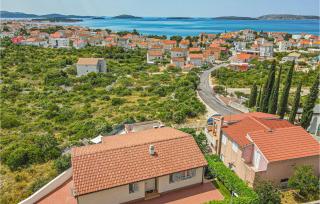 4 Bedroom Stunning Home In Brodarica - Brodarica - 9