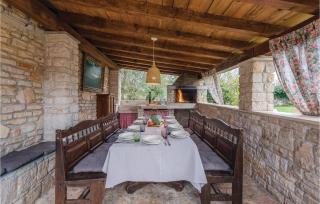 Gorgeous Home In Bale With Wifi - Bale - 5
