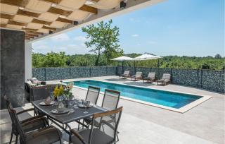 Stunning Home In Tinjan With Jacuzzi - Tinjan - 8