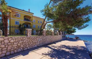 2 Bedroom Awesome Apartment In Banjol - Banjol - 2
